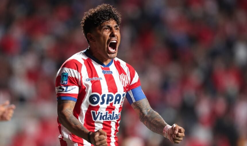 Cristian Tarragona celebra su gol para Unión ante Estudiantes de La Plata.