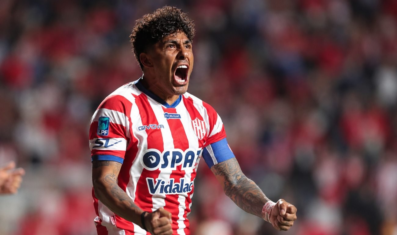 Cristian Tarragona celebra su gol para Unión ante Estudiantes de La Plata.