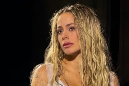 Tini Stoessel durante una presentación en vivo.