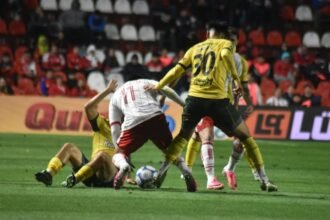 Unión cayó 2-0 ante Defensa y Justicia en el estadio 15 de Abril, por la fecha 12 del Torneo Clausura. Foto: gentileza.