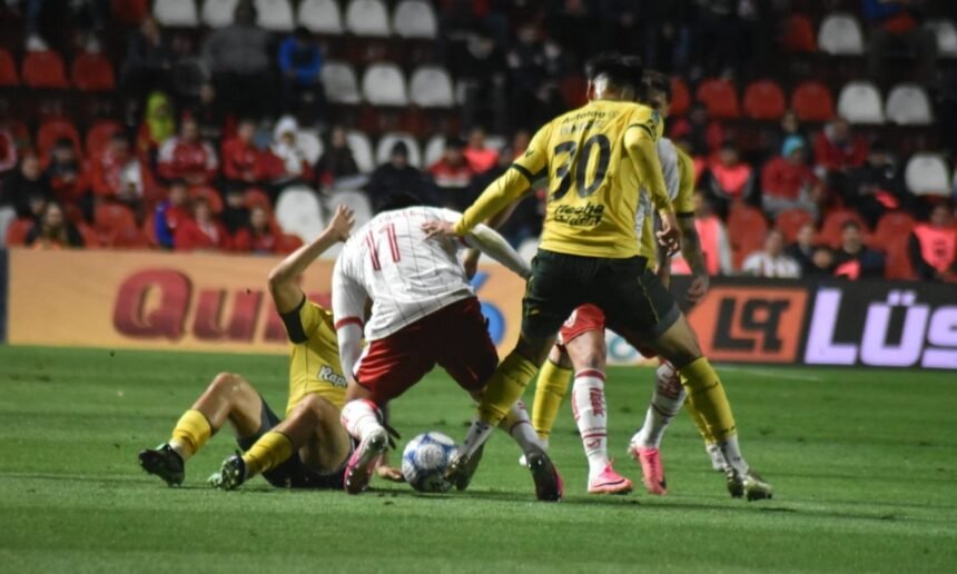 Unión cayó 2-0 ante Defensa y Justicia en el estadio 15 de Abril, por la fecha 12 del Torneo Clausura. Foto: gentileza.