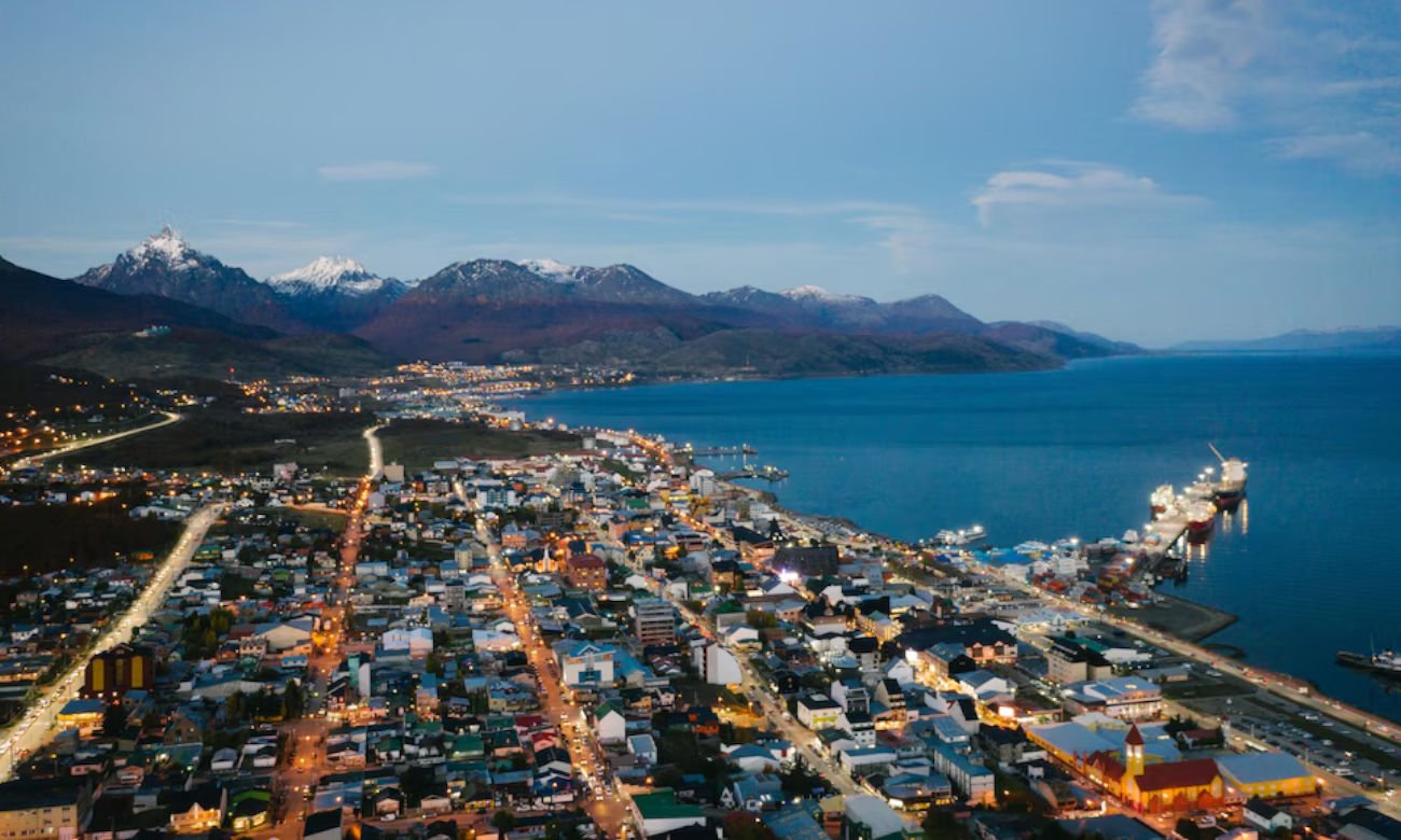 Ushuaia, capital de Tierra del Fuego, es escenario de proyectos de infraestructura vinculados al desarrollo y las actividades de la Armada Argentina. (Foto de archivo).